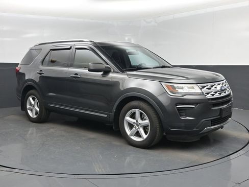 Used 2019 Ford Explorer XLT FWD image 1