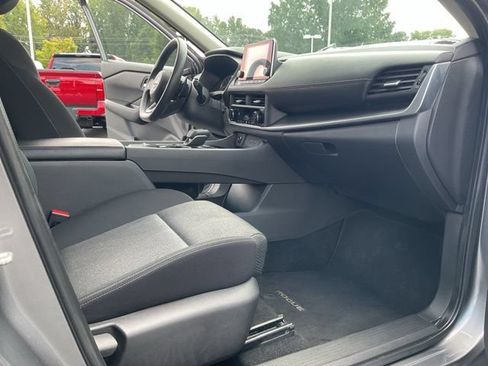 Used 2024 Nissan Rogue SV FWD image 20