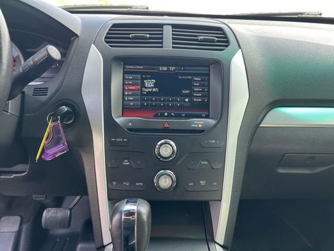 Used 2014 Ford Explorer XLT w/ Equipment Group 202A image 16