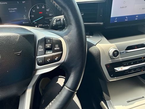 Used 2022 Ford Explorer XLT w/ Equipment Group 202A AWD/4WD image 15