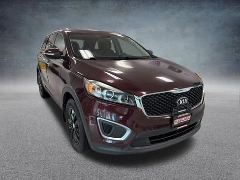 Used 2017 Kia Sorento LX image 4