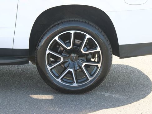 Used 2021 Chevrolet Suburban RST RWD image 17