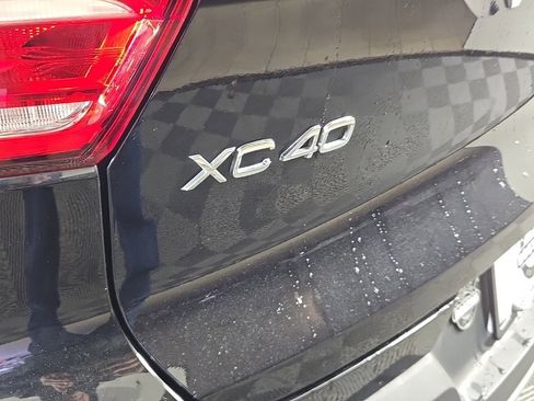 Certified 2024 Volvo XC40 B5 Plus w/ Protection Package Premier image 12