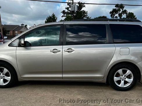 Used 2015 Toyota Sienna LE FWD image 11