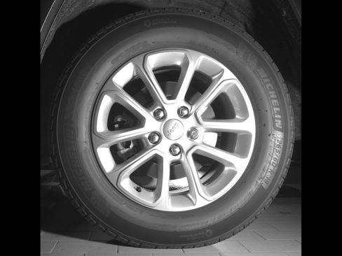 Used 2021 Jeep Grand Cherokee Laredo RWD image 26