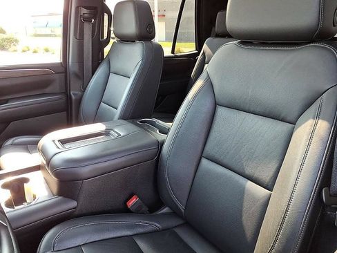Used 2021 Chevrolet Tahoe Z71 w/ Z71 Signature Package AWD/4WD image 17