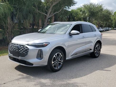 Certified 2025 Audi Q5 Premium Plus w/ Premium Plus AWD/4WD image 9