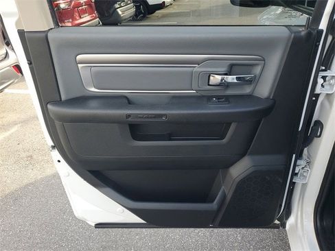 Used 2021 RAM 1500 Classic SLT image 8