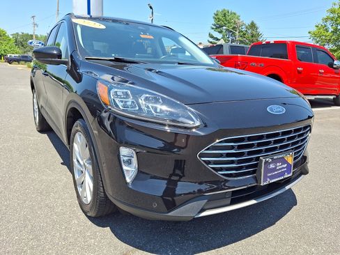 Certified 2022 Ford Escape Titanium w/ Titanium Elite Package AWD/4WD image 2