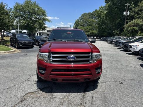 Used 2017 Ford Expedition XLT AWD/4WD image 3