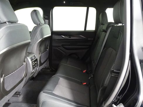 New 2025 Jeep Grand Cherokee Laredo image 11