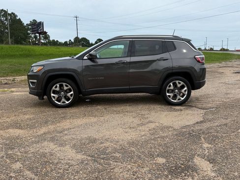 Used 2019 Jeep Compass Limited AWD/4WD image 2
