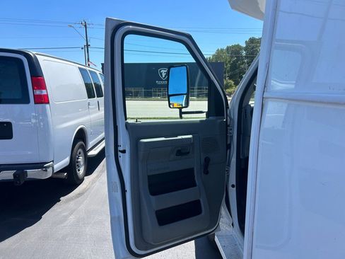 Used 2015 Ford E-350 and Econoline 350 Super Duty image 8