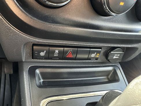 Used 2017 Jeep Patriot Latitude AWD/4WD image 55