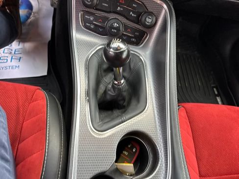 Used 2015 Dodge Challenger SRT Hellcat RWD image 19