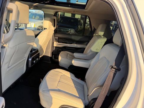 Used 2018 Ford Expedition Platinum RWD image 13