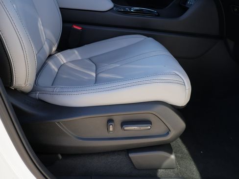 New 2025 Honda Pilot Touring image 10