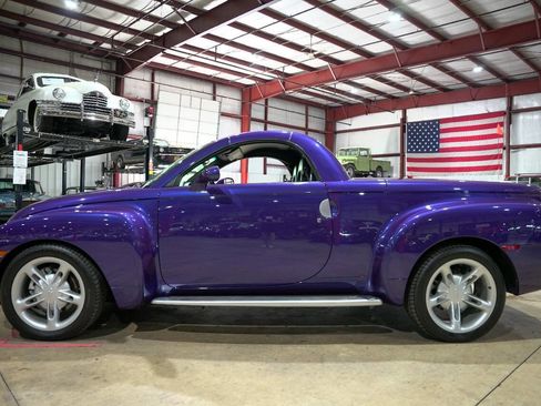 Used 2004 Chevrolet SSR image 19