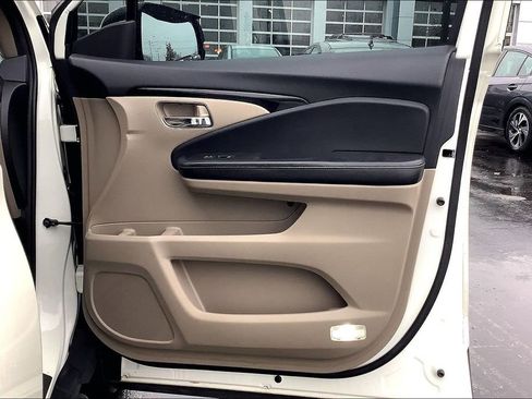 Used 2017 Honda Pilot Touring image 27