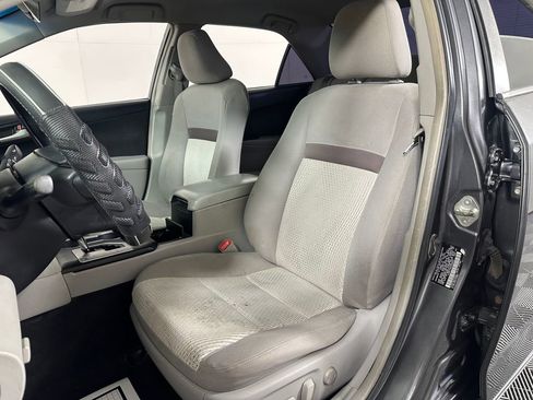 Used 2013 Toyota Camry LE FWD image 12