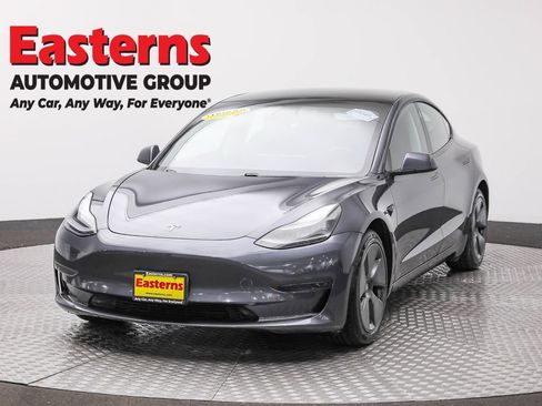 Used 2021 Tesla Model 3 Standard Range Plus image 1