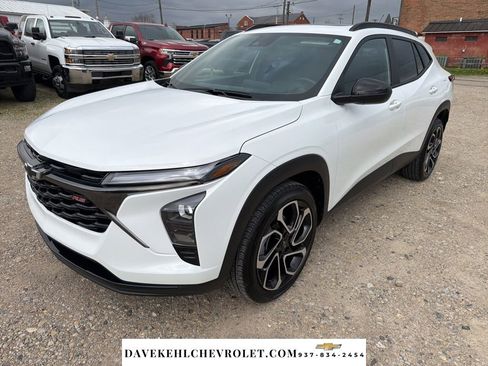 Used 2024 Chevrolet Trax RS w/ Sunroof Package image 1