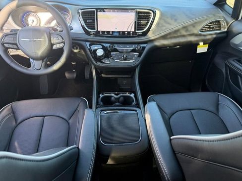New 2026 Chrysler Pacifica Limited w/ S Appearance Package FWD image 9