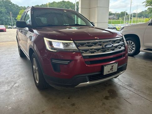 Used 2018 Ford Explorer XLT FWD image 4