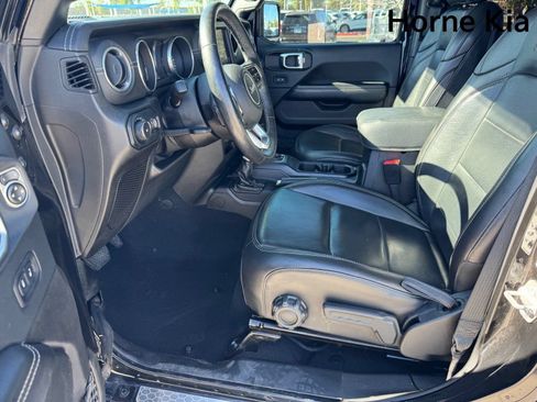 Used 2018 Jeep Wrangler Unlimited Sahara AWD/4WD image 10