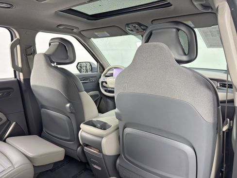 Used 2024 Kia EV9 Land image 41