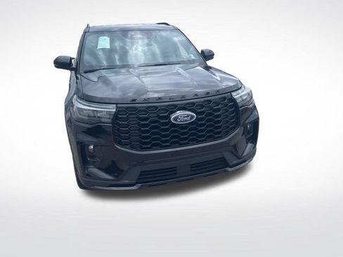 Used 2025 Ford Explorer ST-Line w/ ST-Line Street Pack AWD/4WD image 8