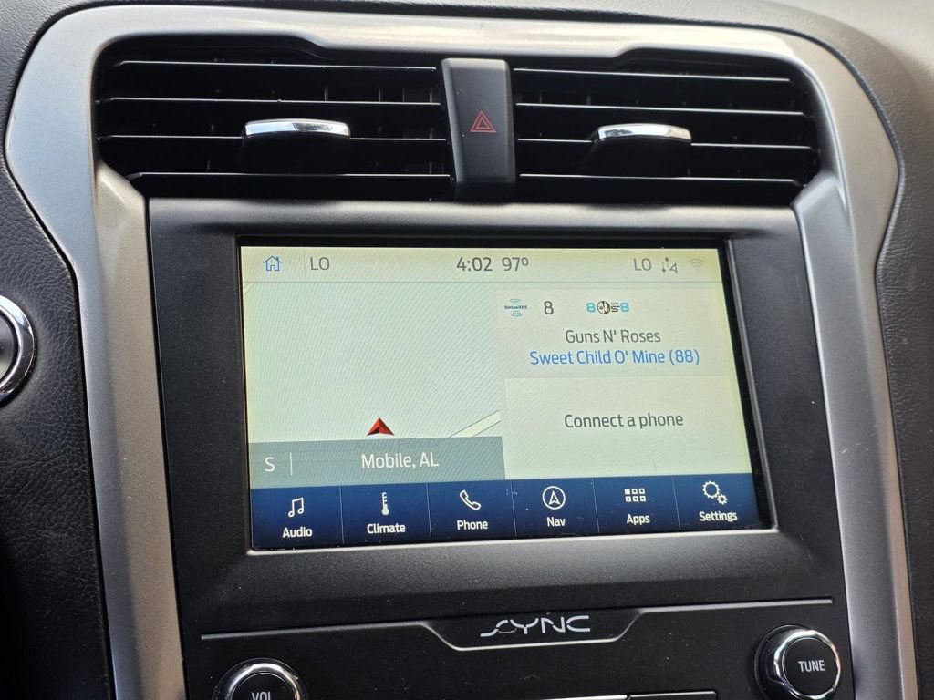 Used 2020 Ford Fusion SE FWD image 19