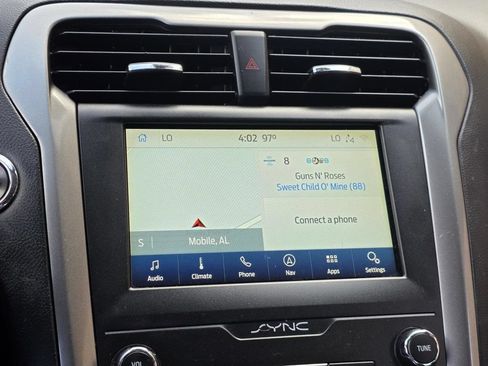 Used 2020 Ford Fusion SE FWD image 19