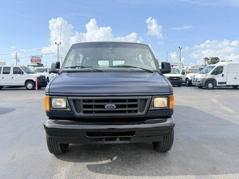 Used 2006 Ford E-350 and Econoline 350 XL RWD image 3