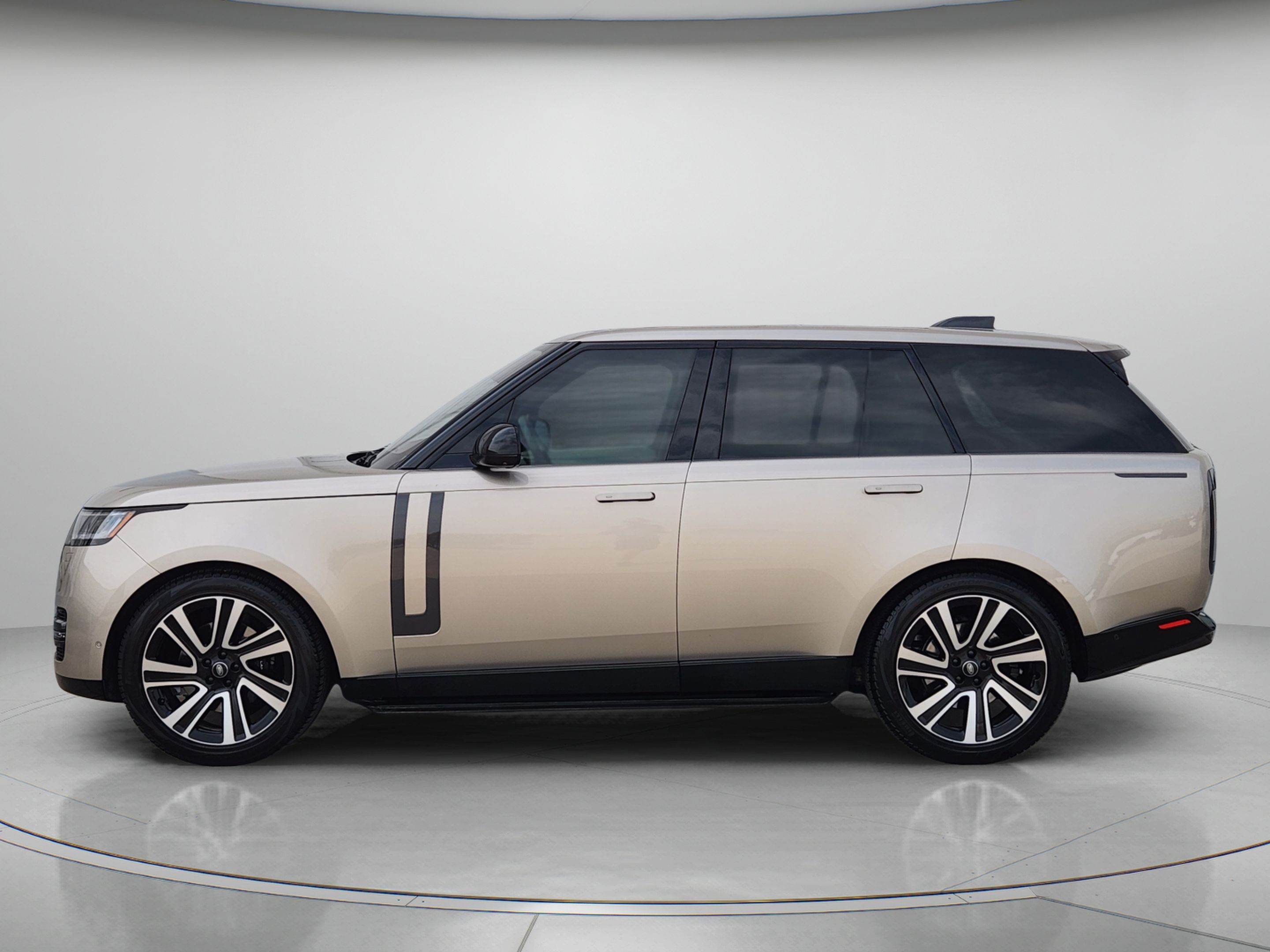 Certified 2023 Land Rover Range Rover SE AWD/4WD image 2
