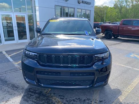 Used 2024 Jeep Grand Cherokee L Altitude AWD/4WD image 8