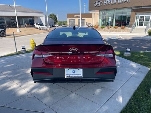Used 2025 Hyundai Elantra Sport FWD image 4