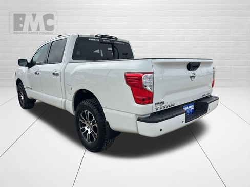 Used 2021 Nissan Titan SV w/ SV Convenience Package image 4