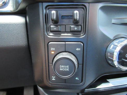 Used 2024 Ford F250 Lariat w/ Lariat Ultimate Package AWD/4WD image 29