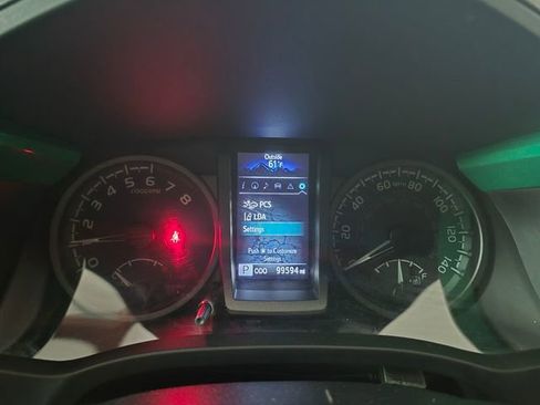 Used 2020 Toyota Tacoma TRD Off-Road w/ TRD Premium Off Road Package AWD/4WD image 25