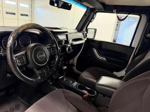 Used 2015 Jeep Wrangler Rubicon AWD/4WD image 12