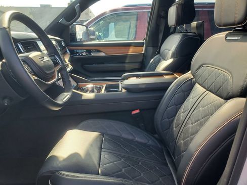 Used 2025 Jeep Grand Wagoneer L Series III w/ Rear Seat Video Group 1 AWD/4WD image 6