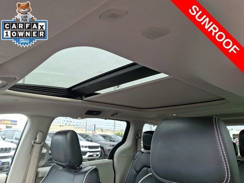 Used 2024 Chrysler Pacifica Limited FWD image 15