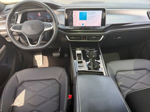 Certified 2025 Volkswagen Atlas Cross Sport SE w/ Panoramic Sunroof Package AWD/4WD image 20