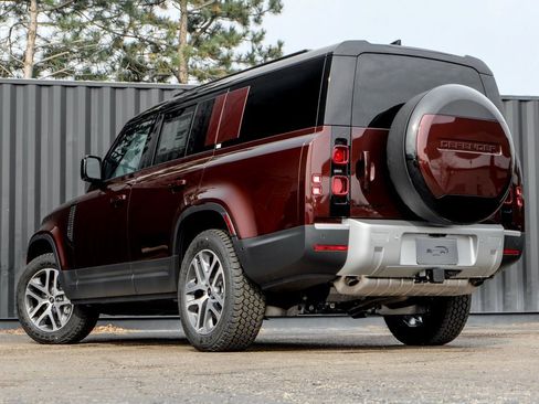 Used 2025 Land Rover Defender 130 S image 2