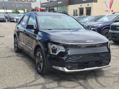 Used 2024 Kia Niro Wind w/ Wind Preserve Package FWD image 1