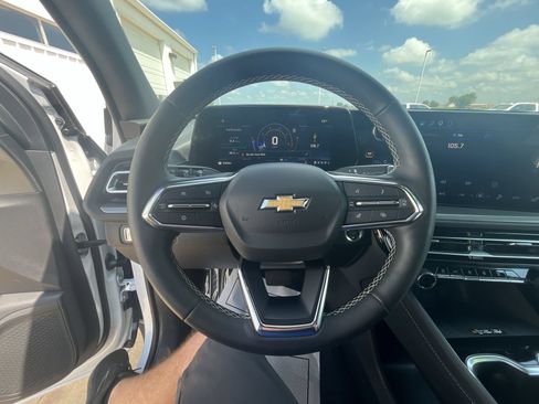 Used 2026 Chevrolet Traverse LT w/ Driver Confidence Package FWD image 12