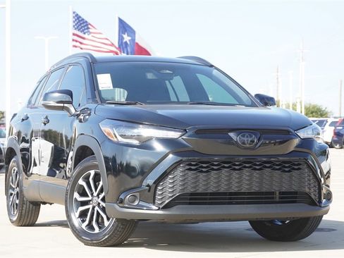 Used 2024 Toyota Corolla Cross SE image 2