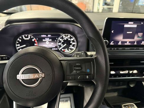 Used 2024 Nissan Rogue SV image 11