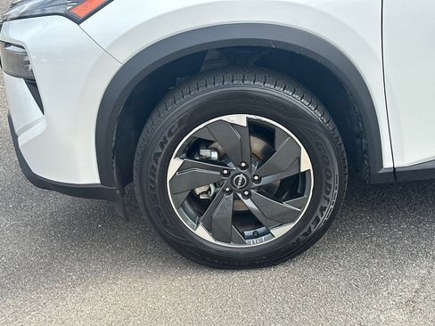 Used 2024 Nissan Rogue SV image 11